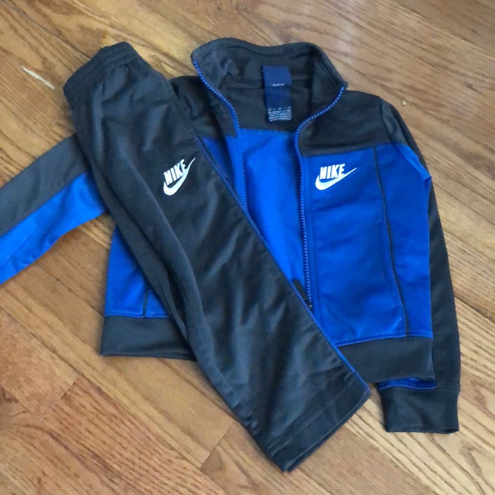 Nike 2t track suit